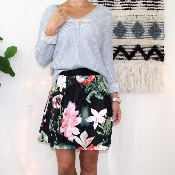 ASOS Dresses & Skirts - ASOS Black Floral Pleated Summer Mini Skirt Size 4